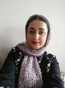لیلا محمدی، فارغالتحصیل رشته هوش مصنوعی و علاقهمند به بازارهای مالی، بهویژه طلا و رمزارزها هستم. چندین سال است که بهصورت تخصصی روند این بازارها را دنبال و تحلیل میکنم.
باور دارم مفاهیم مالی نباید پیچیده باشند؛ به همین دلیل تلاش میکنم تحلیلها و اخبار بازار را به زبان ساده با شما به اشتراک بگذارم تا درک روندهای بازار برای همه آسانتر شود.